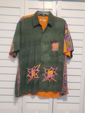 Casual Green Short-Sleeve Button-Down Shirt with Orange & Pink Accents